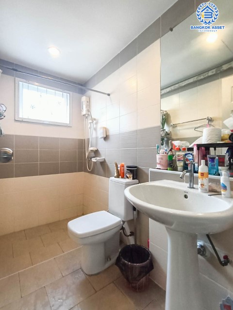 บ้านเดี่ยวมือสองย่านนนทบุรี ม.คุณาภัทร5 บ้านกล้วย-ไทรน้อย หลังมุม! เนื้อที่กว้างขวางเกือบ 60 ตร.ว. ฟังก์ชัน 4 ห้องนอน 3 ห้องน้ำ 2 ที่จอดรถ บนทำเลแห่งการเดินทาง ใกล้เซ็นทรัลเวสต์เกต และรถไฟฟ้าสายสีม่วง "สถานีคลองบางไผ่" จองเลย!